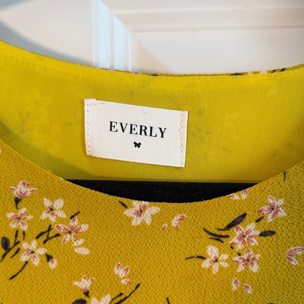 Everly 3/4 Bell Sleeve Mustard Floral Blouse Small - Picture 2 of 8